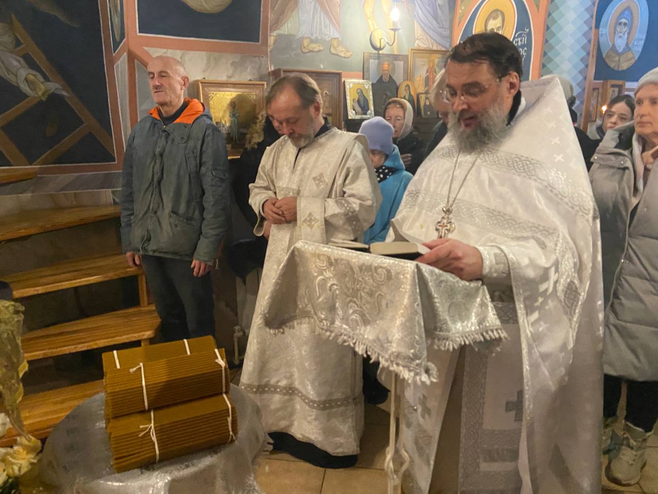 Освещение сретенских свечей
